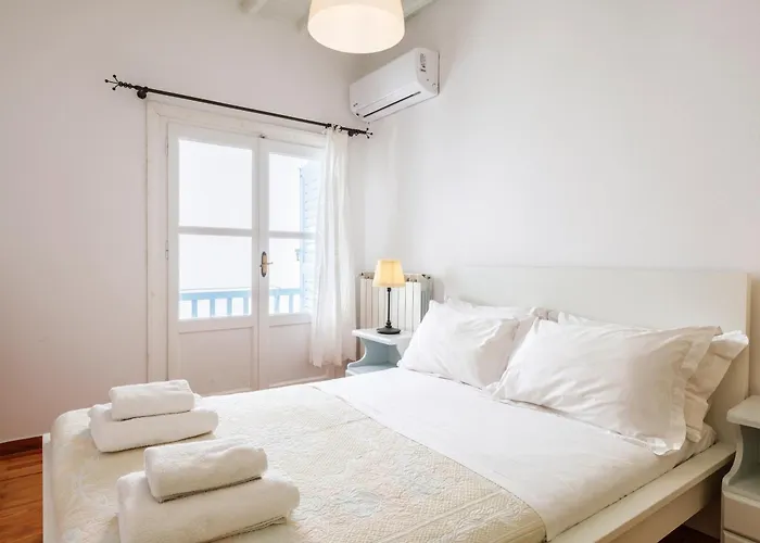 Nikos & Efi Fabrica 스키아토스타운