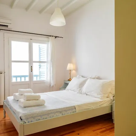 Nikos & Efi Fabrica 스키아토스타운